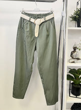 Kép betöltése a galériamegjelenítőbe: 0540 DORY fényes nadrág
