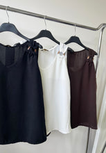 Kép betöltése a galériamegjelenítőbe: 12573 CAMILLA felső fa karika dísszel
