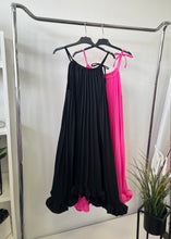 Kép betöltése a galériamegjelenítőbe: 2912 LOLA pliszírozott ruha
