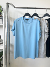 Kép betöltése a galériamegjelenítőbe: 12012 ANDA gombos vállú felső
