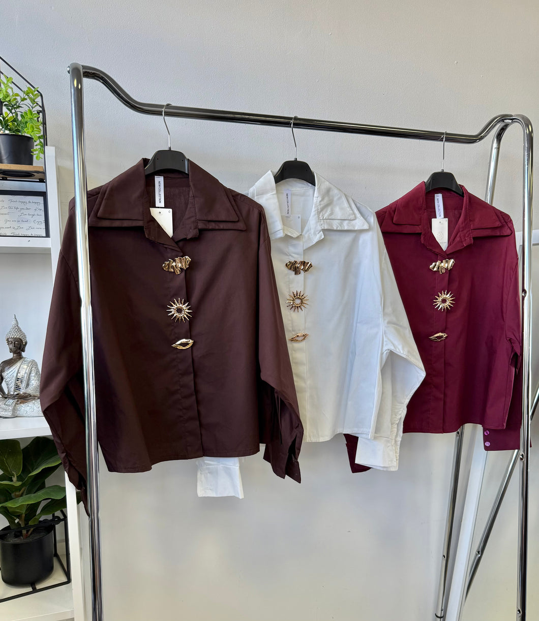 23873 MOLLY vászon ing arany brossokkal