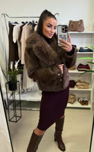 Kép betöltése a galériamegjelenítőbe: 8792 MELISSZA műszőrme kisbunda
