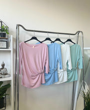 Kép betöltése a galériamegjelenítőbe: 7439 LEA oldalt húzott felső
