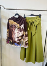 Kép betöltése a galériamegjelenítőbe: 21075 DIÓ húzott vállú mintás felső
