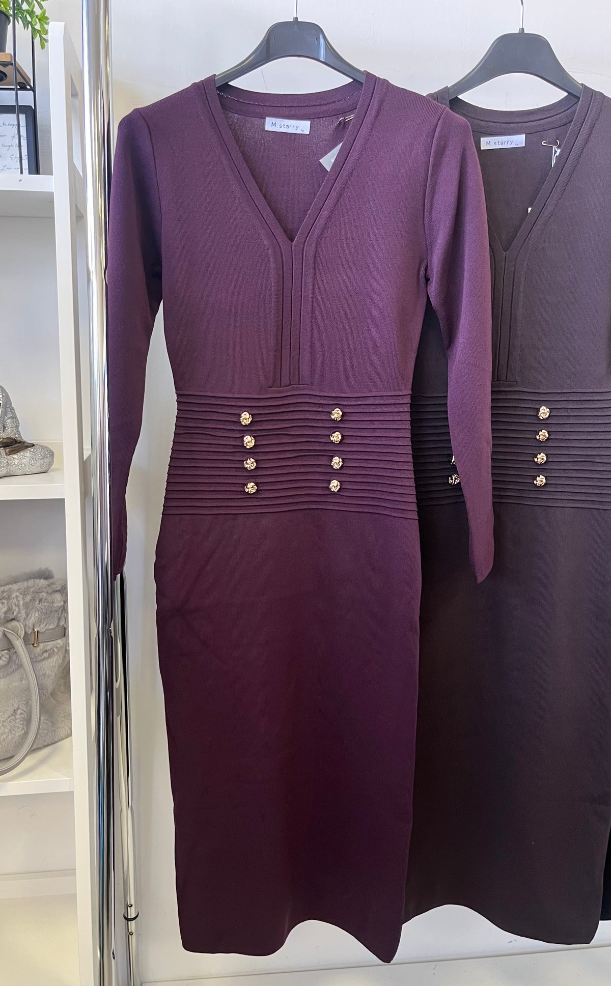 98086 IRIS gépi kötött ruha arany gombokkal