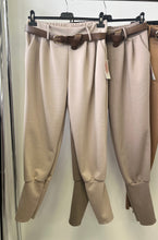 Kép betöltése a galériamegjelenítőbe: 21336 HELLA öves passzés nadrág
