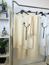 Kép betöltése a galériamegjelenítőbe: 6338-1052 LISSA szett virág dísszel
