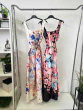 Kép betöltése a galériamegjelenítőbe: 4151 ROSALINDA virágos öves hosszú ruha
