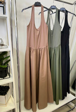 Kép betöltése a galériamegjelenítőbe: 18919 MOLLY nyakba akasztós vászon szoknyás ruha
