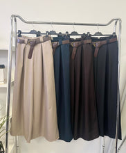 Kép betöltése a galériamegjelenítőbe: 33206 MIA bőszárú őszi nadrág
