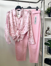 Kép betöltése a galériamegjelenítőbe: 12159 VIRÀG  szatén ing
