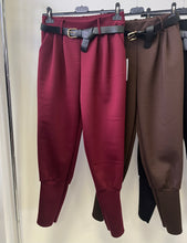 Kép betöltése a galériamegjelenítőbe: 21336 HELLA öves passzés nadrág
