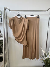 Kép betöltése a galériamegjelenítőbe: 2541 CAMILLA nadrág + felső szett
