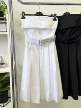 Kép betöltése a galériamegjelenítőbe: 59681 MARGOT vászon ruha övvel
