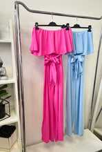 Kép betöltése a galériamegjelenítőbe: 3764 DEBORAH fodros overál bojtos övvel
