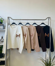 Kép betöltése a galériamegjelenítőbe: 85748 HENNA oversized kötött pulóver
