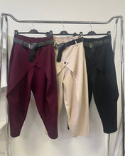 Kép betöltése a galériamegjelenítőbe: 51097 LANA ülepes pamut nadrág
