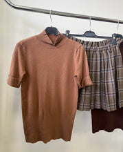 Kép betöltése a galériamegjelenítőbe: 1201 MARA rövid gombos ujjú félgarbó
