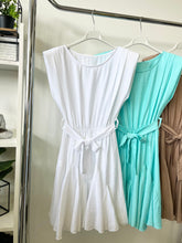 Kép betöltése a galériamegjelenítőbe: NINETT válltömős fodros ruha
