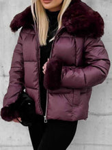 Kép betöltése a galériamegjelenítőbe: 88527-27 BURGUNDI szőrmés kabát
