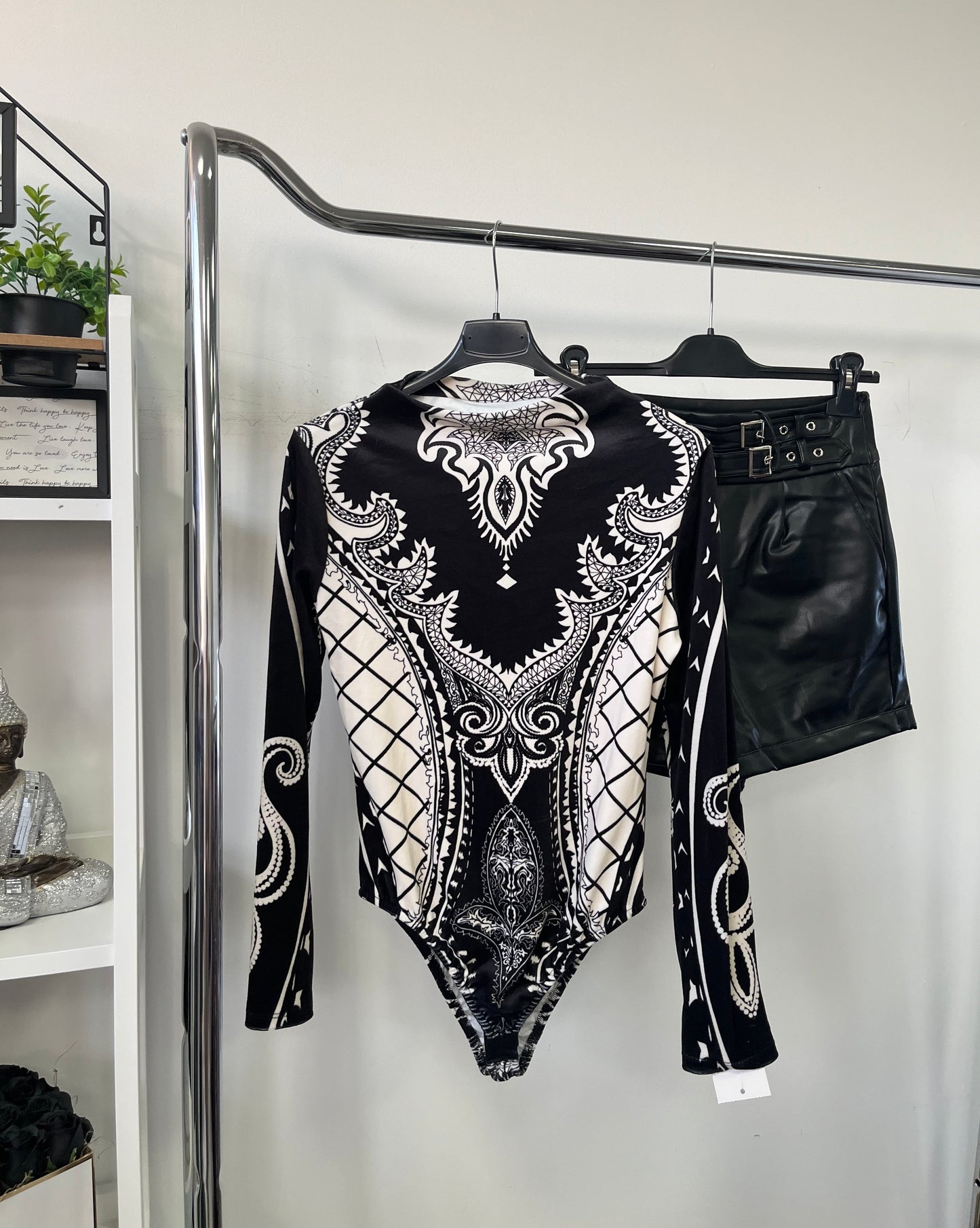 10585 PLÜSS mintás body