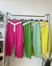 Kép betöltése a galériamegjelenítőbe: 52125 STACY öves nadrág
