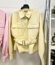 Kép betöltése a galériamegjelenítőbe: 8961 PENNY öves oversized műbőr kabát
