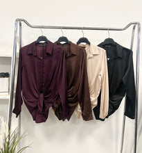 Kép betöltése a galériamegjelenítőbe: 7988 GIGI szatén blúz basic színek
