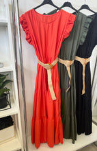 Kép betöltése a galériamegjelenítőbe: 24609 MANGÓ fodros vászon maxi ruha övvel
