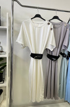 Kép betöltése a galériamegjelenítőbe: 12259 ZINA öves gombos vállú ruha
