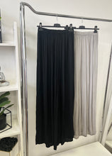 Kép betöltése a galériamegjelenítőbe: 246128 STEFANY bőszárú lenge nyári nadrág
