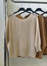 Kép betöltése a galériamegjelenítőbe: 1236 SZATĖN szalagos csillogós felső
