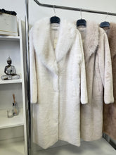 Kép betöltése a galériamegjelenítőbe: 230121 HELENA műszőrme bunda
