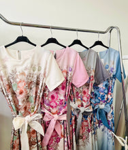 Kép betöltése a galériamegjelenítőbe: 8367 AGATHA virág mintás vászon ruha
