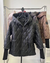 Kép betöltése a galériamegjelenítőbe: 88897 ZOÉ passzés ujjú steppelt kabát
