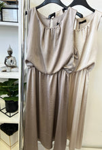 Kép betöltése a galériamegjelenítőbe: 12185 BRIELLE szatén ruha
