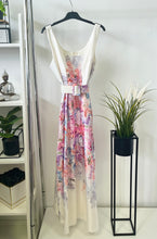 Kép betöltése a galériamegjelenítőbe: 4151 JÁCINT virágos öves hosszú ruha
