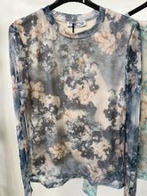 Kép betöltése a galériamegjelenítőbe: 18123 VIRÁG MINTÁS necc felső
