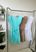 Kép betöltése a galériamegjelenítőbe: NINETT válltömős fodros ruha
