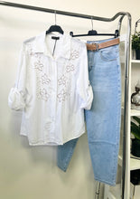 Kép betöltése a galériamegjelenítőbe: 15025 POLLA vászon ing bronz flitter diszítéssel
