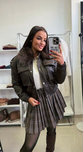 Kép betöltése a galériamegjelenítőbe: 2719 MOLLY szőrmés műbőr kabát
