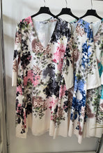 Kép betöltése a galériamegjelenítőbe: 10659 TILDA  ‘A’ vonalú virágos ruha

