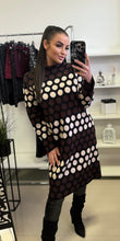 Kép betöltése a galériamegjelenítőbe: STELLA pöttyös  kötött ruha S/M
