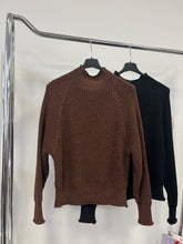 Kép betöltése a galériamegjelenítőbe: 1175 REBECA kötött pulóver
