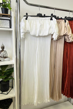 Kép betöltése a galériamegjelenítőbe: 10102 BETTA szatén nadrág+top szett
