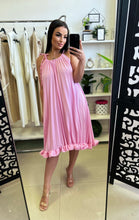 Kép betöltése a galériamegjelenítőbe: 2912 LOLA pliszírozott ruha
