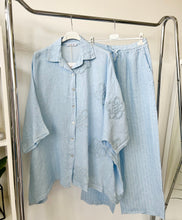 Kép betöltése a galériamegjelenítőbe: 2858 LENVÁSZON oversize ing virág díszítèssel
