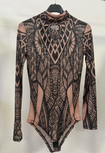 Kép betöltése a galériamegjelenítőbe: 20969 GIGI strasszos necc  mintás body
