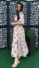 Kép betöltése a galériamegjelenítőbe: 3231 IRENE pöttyös műselyem ruha
