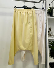 Kép betöltése a galériamegjelenítőbe: 8103 ITALY gombos extra ülepes pamut nadrág
